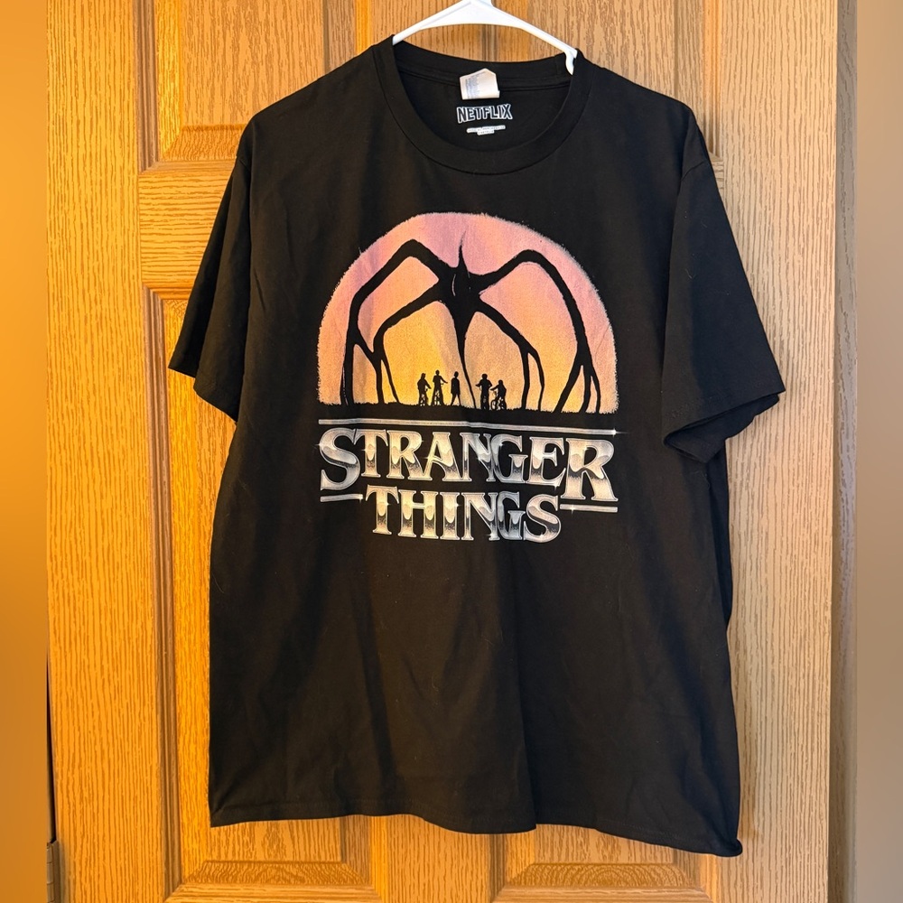 Netflix Stranger Things Towering Mind Flayer T-shirt Size L